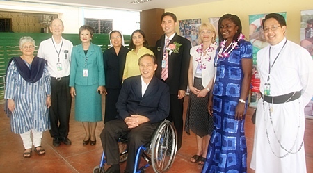 Foreign delegates meet Mayor Itthiphol Kunplome and representatives from the Father Ray Foundation.